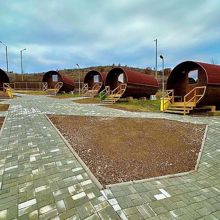 ולס Eco Camp Lake Mladost מראה חיצוני תמונה