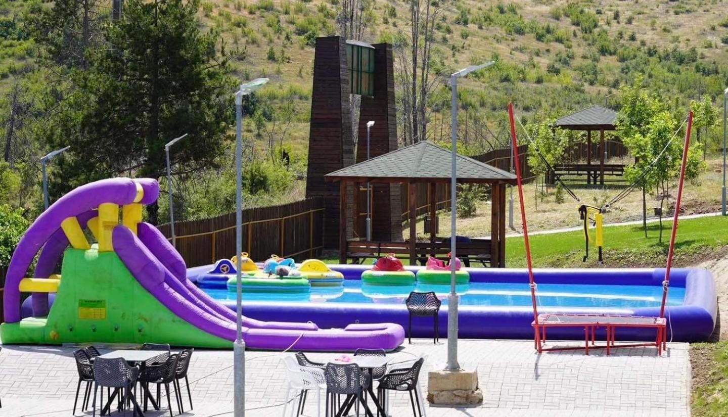 ולס Eco Camp Lake Mladost מראה חיצוני תמונה
