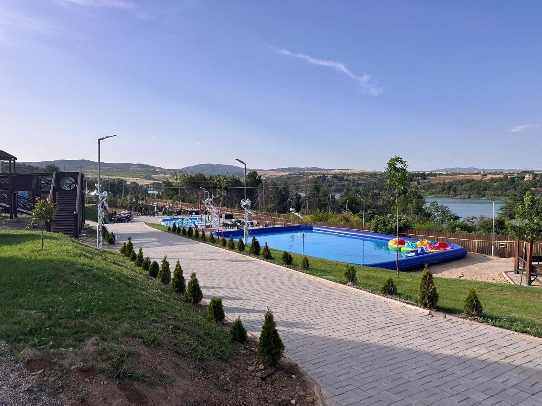 ולס Eco Camp Lake Mladost מראה חיצוני תמונה