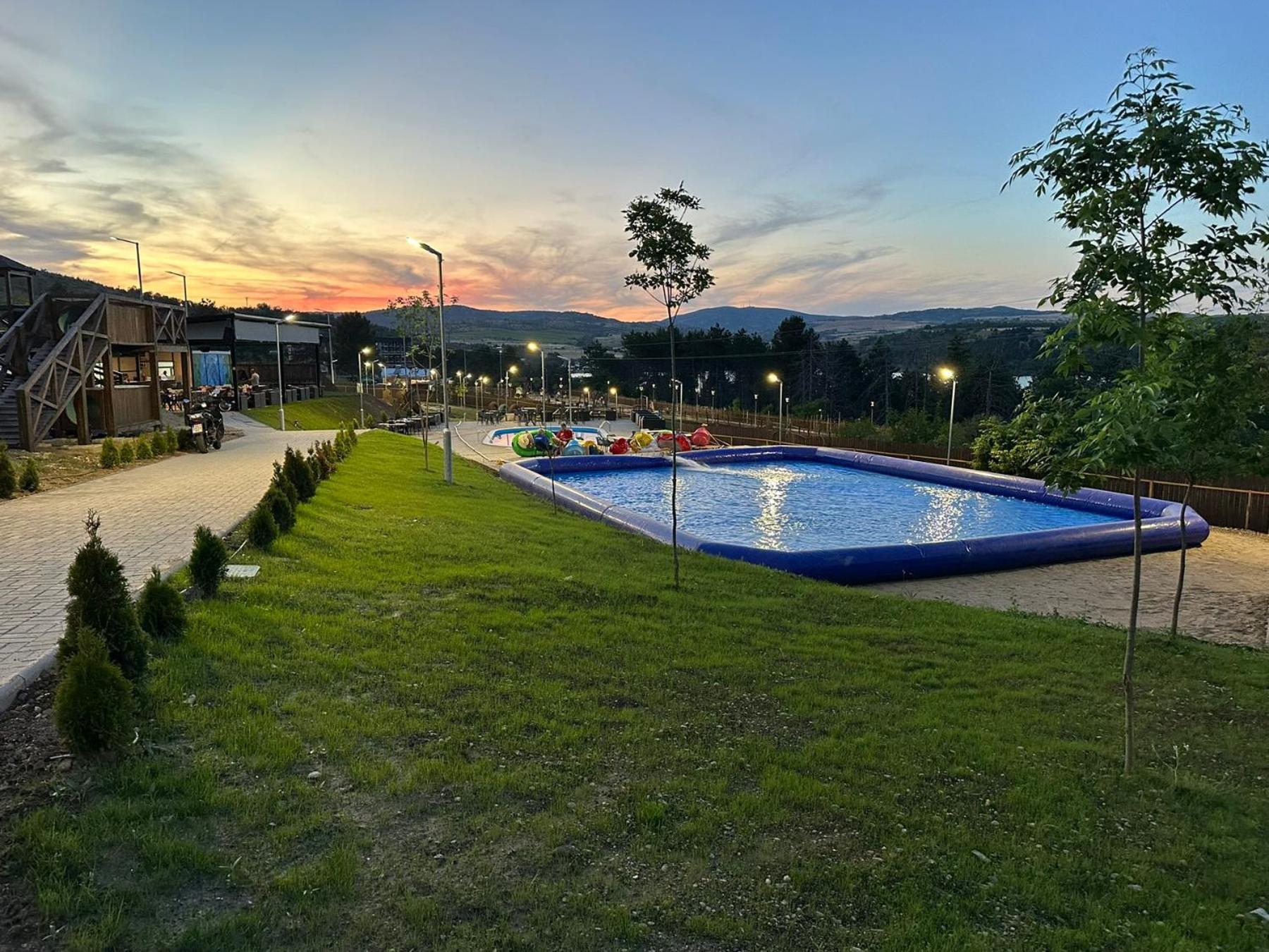 ולס Eco Camp Lake Mladost מראה חיצוני תמונה