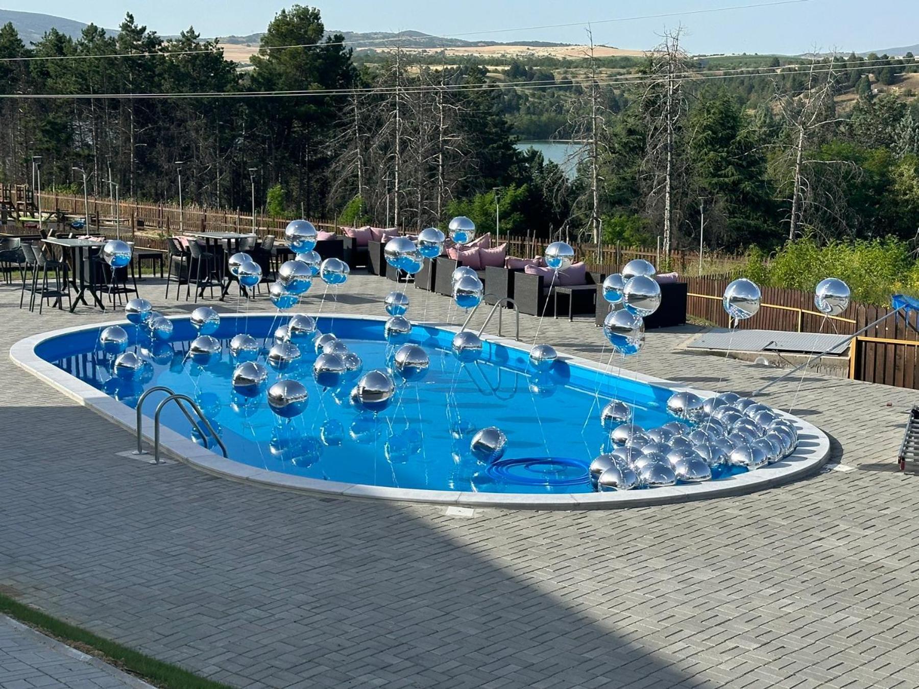 ולס Eco Camp Lake Mladost מראה חיצוני תמונה