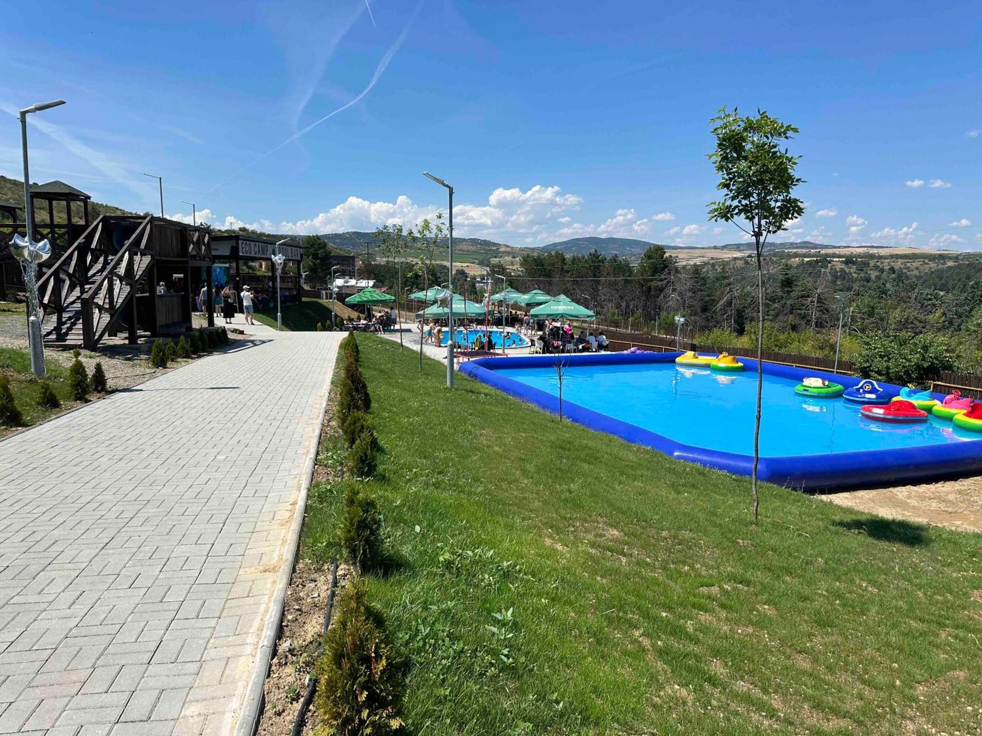 ולס Eco Camp Lake Mladost מראה חיצוני תמונה