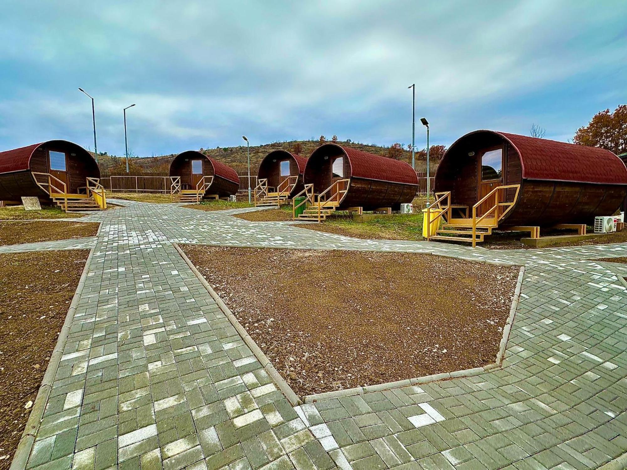 ולס Eco Camp Lake Mladost מראה חיצוני תמונה