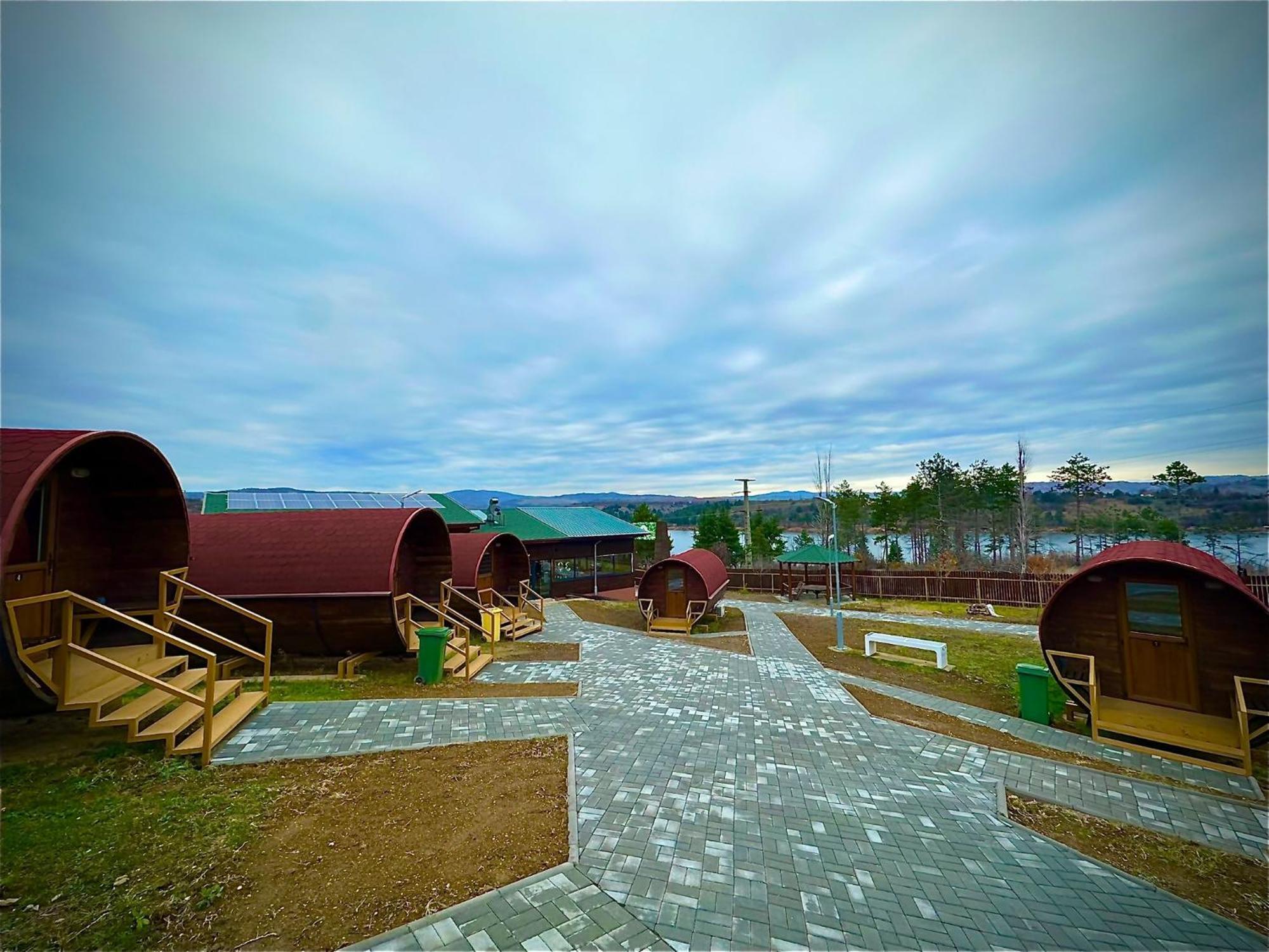 ולס Eco Camp Lake Mladost מראה חיצוני תמונה